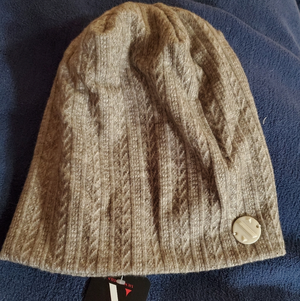 NWT taupe SWEATER BEANIE